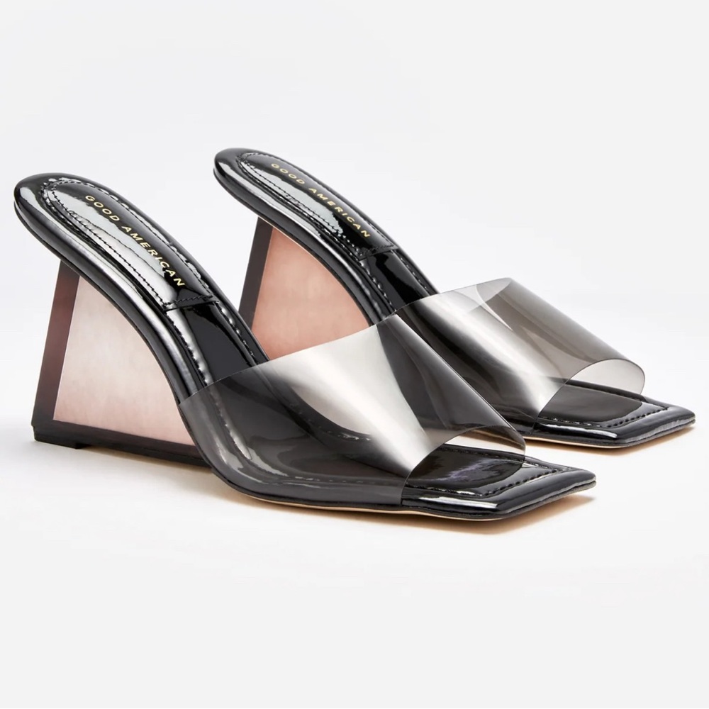 GOOD AMERICAN WOMEN’S CINDER-F*CKING-RELLA SQUARE CLEAR BLACK WEDGE SANDALS